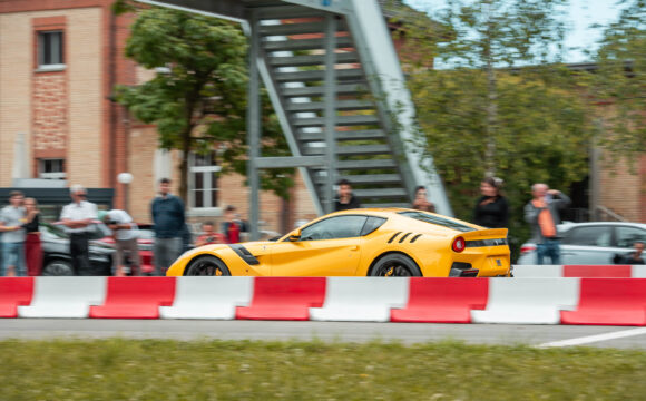 Ferrari 812 Competizione, Ausfahrt mit dem Ferrari TDF, in der Supersport Galerie autobau erlebniswelt